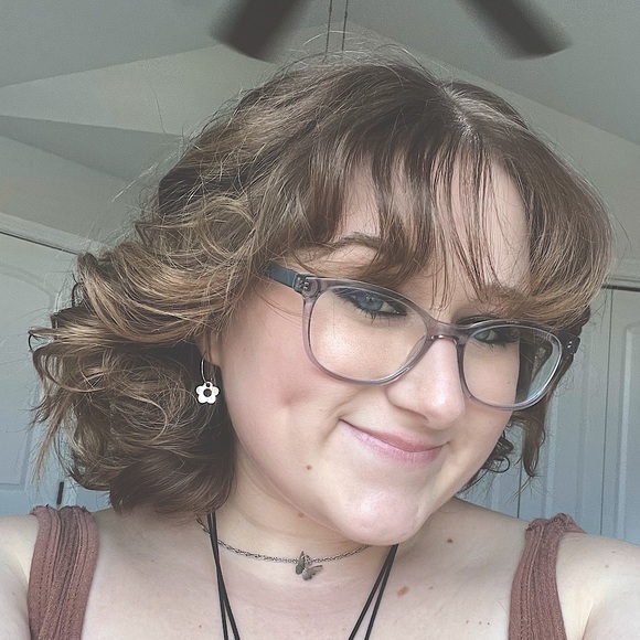 🦋•Meet your Posher, Haley•🦋 - Picture 1 of 2